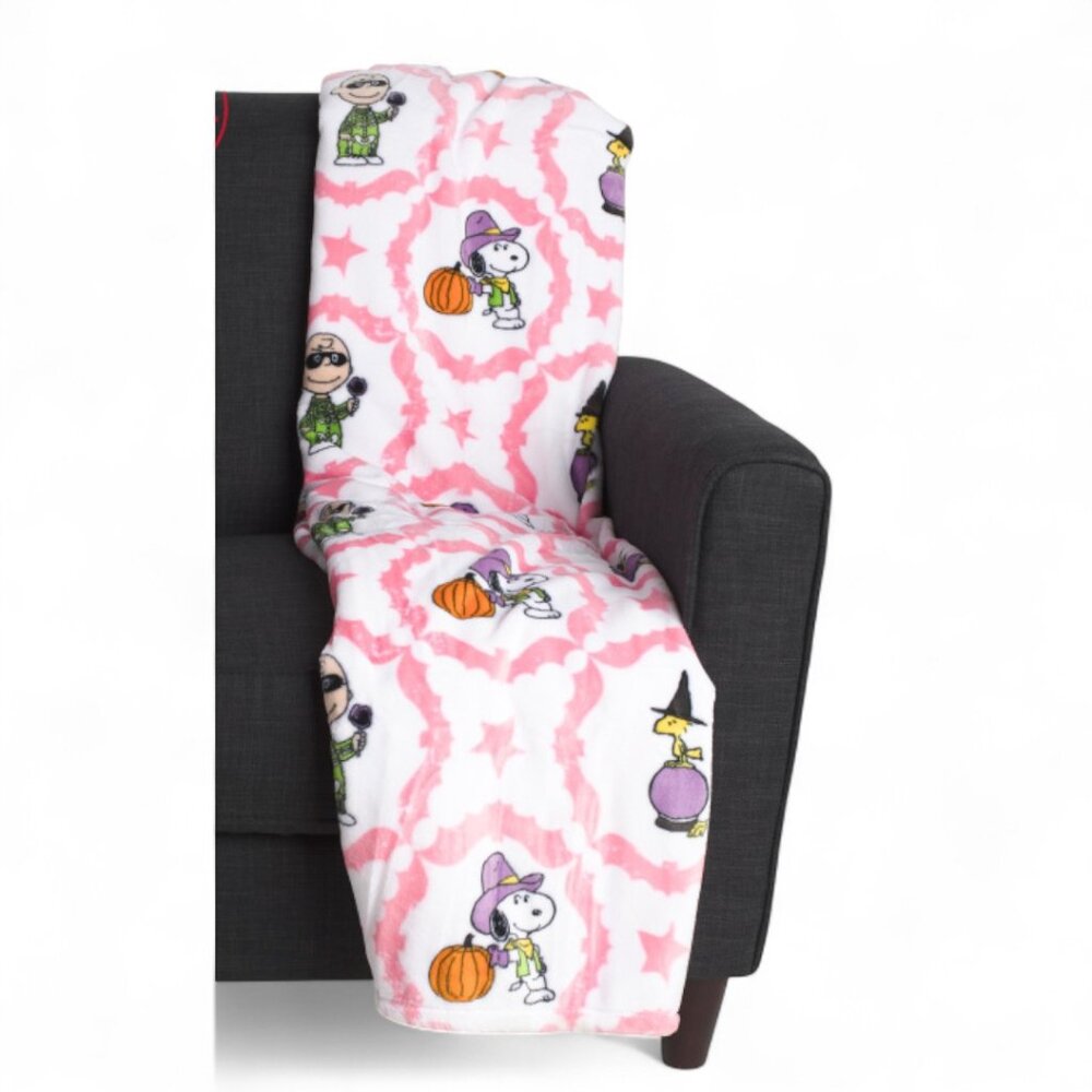 Snoopy Throw Blanket Peanuts Snoopy Woodstock Halloween Soft Plush Fleece NWT
